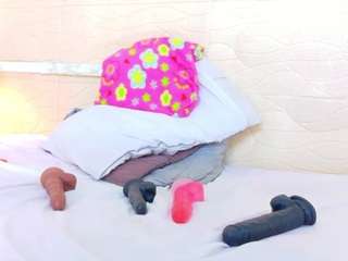 tiny-whore18 live webcam show