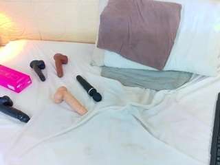 Tiny-whore18's live stream