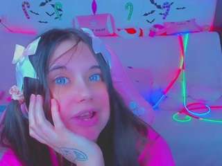 lolisuccub's CamSoda show and profile