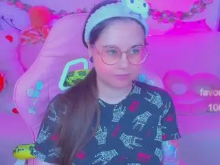 lolisuccub's Live Sex Cam Show