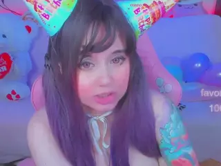 lolisuccub's Live Sex Cam Show