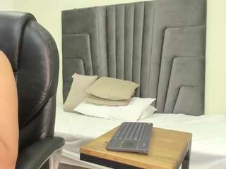 bellaadams Live Webcam on CamSoda