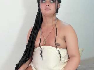 bella_adamss_