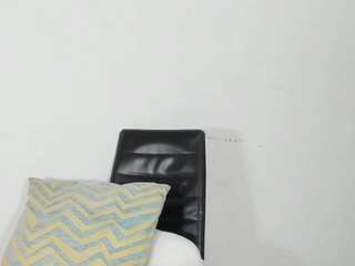 bella_adamss_