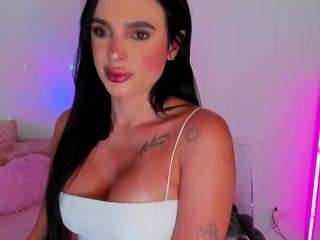 yulli-1's CamSoda show and profile