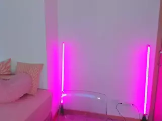 yulli-1's Live Sex Cam Show