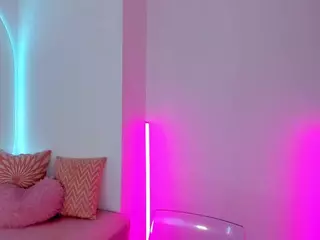yulli-1's Live Sex Cam Show