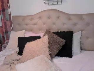 miia-jhones's Live Sex Cam Show