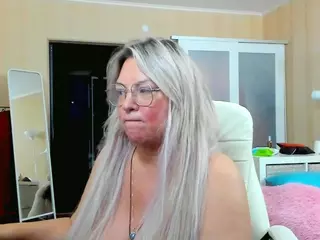 SquirtySexyMilf's Live Sex Cam Show
