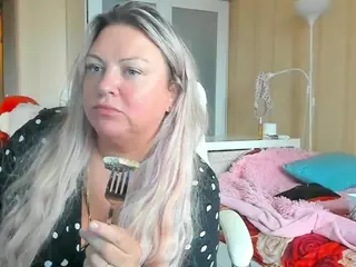SquirtySexyMilf's Live Sex Cam Show
