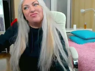 SquirtySexyMilf's Live Sex Cam Show