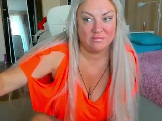 SquirtySexyMilf's Live Sex Cam Show