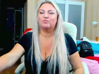 SquirtySexyMilf's Live Sex Cam Show