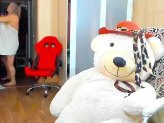 SquirtySexyMilf's Live Sex Cam Show
