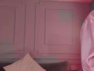 evebenson's CamSoda show and profile