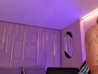 evebenson's CamSoda show and profile