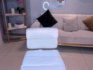 niaholland Live Webcam on CamSoda