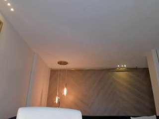  niaholland chat room