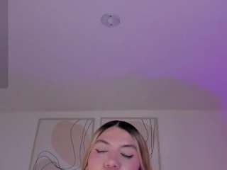 niaholland Live Webcam on CamSoda