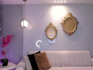 niaholland Live Webcam on CamSoda