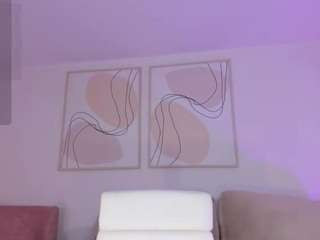 niaholland's CamSoda show and profile