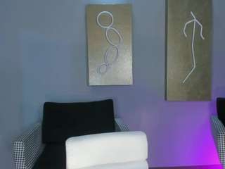 niaholland Live Webcam on CamSoda