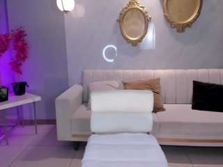 niaholland Profile Image