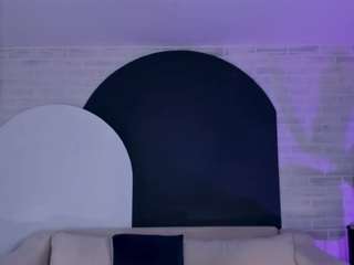 niaholland Live Webcam on CamSoda