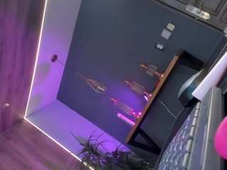 SQUIRTER DOLL live cam preview