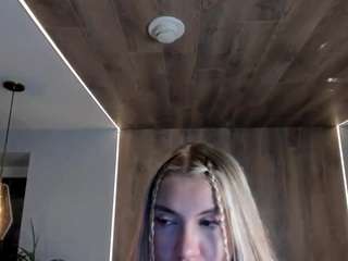 SQUIRTER DOLL live cam preview