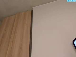 Live webcam model royalnerfititi on Soda Cams