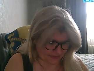 dianacrystal's CamSoda show and profile