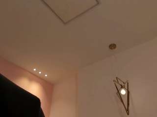 lili-acosta Brown eyes live webcam