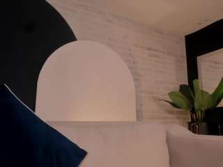 lili-acosta's CamSoda show and profile