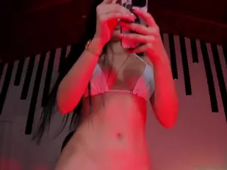 LianneRougue's Live Sex Cam Show