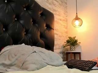 le modèle big-bbw est en webcam porno dans un show sur le site camsoda, il possède les tags suivants: amateur,green eyes,tease,tattoos,strip,spank,shaved pussy,sex-toys,red hair,pussy,milf,middle aged,anal,lush,fetish,bedroom,ass,ass-clapping,ass-to-mouth,facial piercings