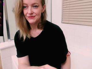 britteebee, female webcam model,  years old, on live webcam