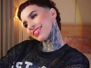 Live webcam model alicee-love on Soda Cams