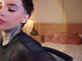 Live webcam model alicee-love on Soda Cams