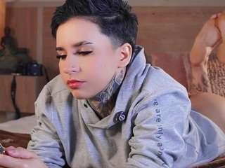 Live webcam model alicee-love on Soda Cams