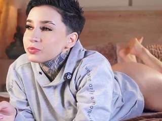 Live webcam model alicee-love on Soda Cams