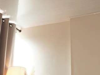 Live webcam model alicee-love on Soda Cams