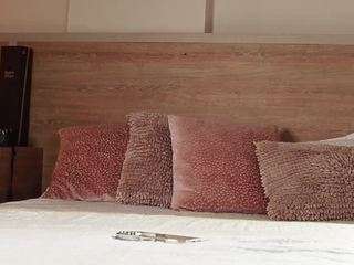 Live webcam model alicee-love on Soda Cams