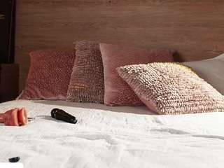 Live webcam model alicee-love on Soda Cams