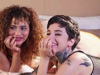 Live webcam model alicee-love on Soda Cams