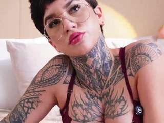 Live webcam model alicee-love on Soda Cams