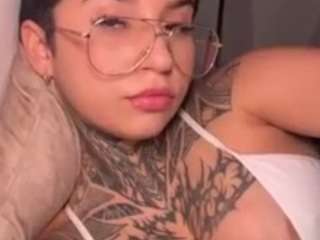 Live webcam model alicee-love on Soda Cams