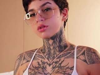 Live webcam model alicee-love on Soda Cams