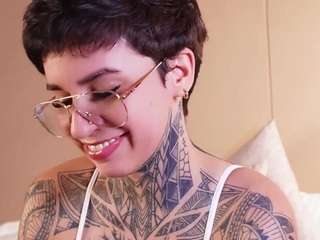 Live webcam model alicee-love on Soda Cams