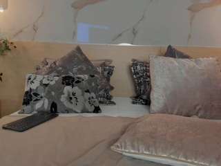 leathompson1 Live Webcam on {site_name}